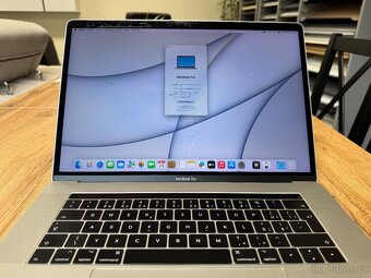 MacBook Pro 15” CTO – i7 / 16 GB RAM / 256 GB / Radeon 555 - 6