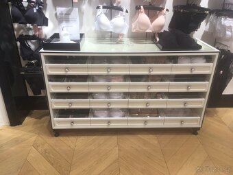 Nábytek prodejny, vybavení obchodu levně - 6