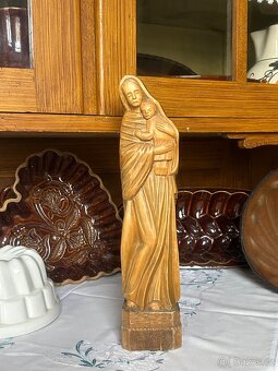 Dřevěná soška Panny Marie s Ježíškem – ruční řezba, 34 cm - 6