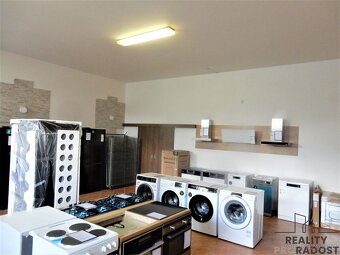 Pronájem nebytového prostoru 170m2 osobní vlastnictví ulice - 6