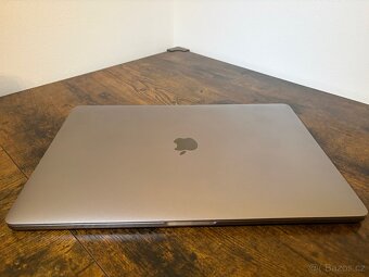 MacBook Pro 15,4 Touch Bar 256GB 2018 - 6