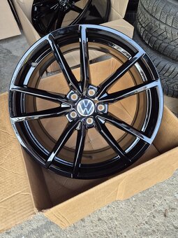 5x112 r19 Vw Passat B8 R,Golf R- Pretoria Black Nové - 6