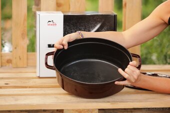 STAUB litinový hrnec oválný 33 cm 6,6 ltr - 6