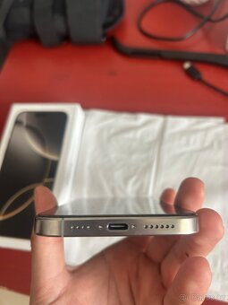 iPhone 16 Pro Max 256GB, přírodní titan - 6