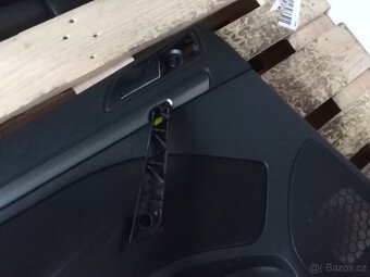 Škoda Octavia 2 zadní tapecirunky výplně zadních dveří černá - 6