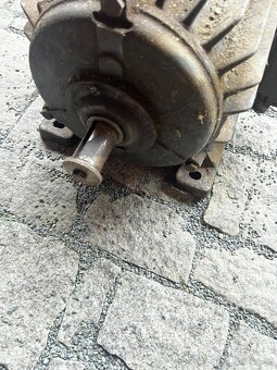 Starý elektromotor 3 kw, 380 V - 6