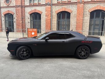 Dodge Challenger 6,4 R/T - 6