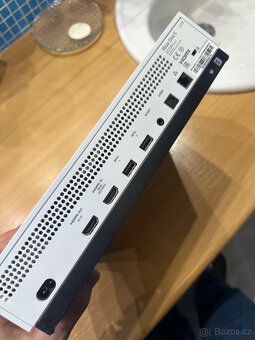 Xbox One S 500 GB + 2 ovladače + 2 hry - 6
