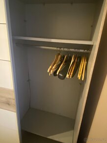 Šatní skříň, komoda, police - 6