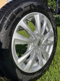 Sada ALU kola 6.5JX16 5X114.3 ET50 R16 + pneu zimní 205/60 - 6