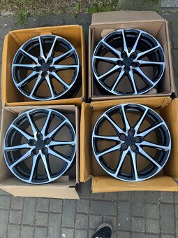 ORIGINÁL Alu Toyota Yaris XP210 R18, 5x100 - ZÁNOVNÍ - 6