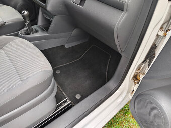 Volkswagen Caddy 1.6TDi 75kw r.v 2012 ,5.míst - 6
