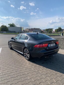 Jaguar XE R-sport - 6