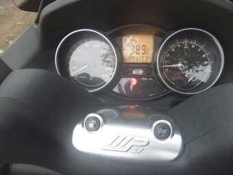 PIAGGIO MP3 RL 500 LT najeto pouze 1763 km - 6
