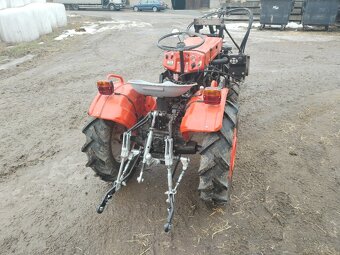 malotraktor KUBOTA B7000 s čelním naladačem - 6