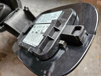 Víko nádrže Octavia 3 - 6