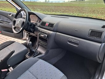 ŠKODA OCTAVIA Combi 1.6i 6/2002 KLIMA,ALU,VYHŘ.SED, STK 2027 - 6