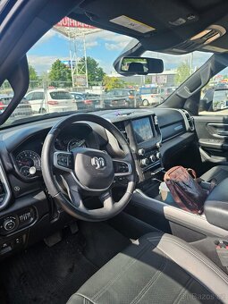 Dodge RAM 1500. 5.7 V8 HEMI - 6