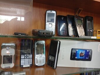 Predám 100ks mobilov - 6