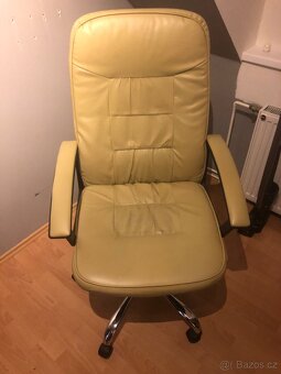 Šatní skříň + kolečková židle - 6