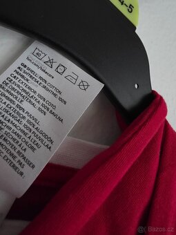 Červené pyžamo H&M a vánoční čepice - 6