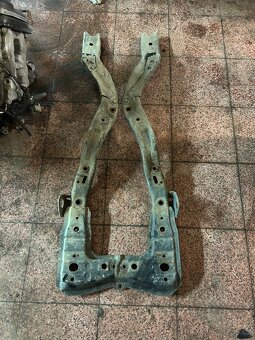 Prodám pomocný rám na Subaru forester SG - 6