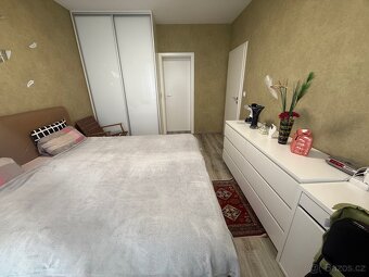 Prodej bytu 2+kk 59 m² s balkonem, garáží a sklepem - 6