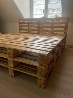 Postel z palet - ruční práce - 6