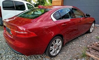 Jaguar XE 2.0D Performance - 6