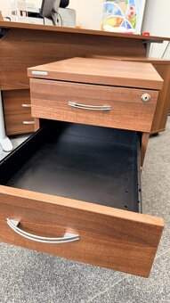 Kancelářské stoly se šuplíky - 6