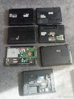 7x notebook na náhradní dily - 6