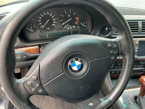 BMW 750i E38 - 6