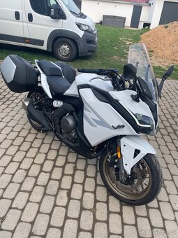 CF moto 650 GT - 6