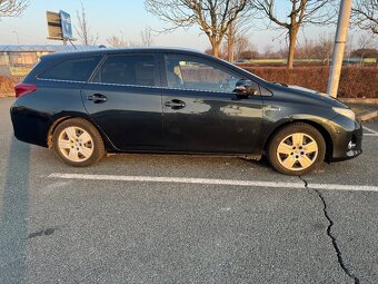 Toyota Auris hybrid - 6