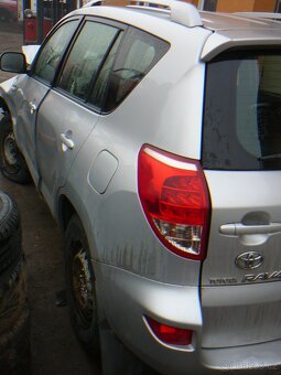 Toyota RAV4 2.2 100kW 2007 – prodám díly - 6