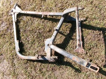 prodám různé díly na moto. Kostra na moto Jawa-ČZ 175, typ 3 - 6