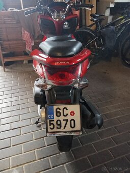 Skůtr Honda PCX 150 - 6