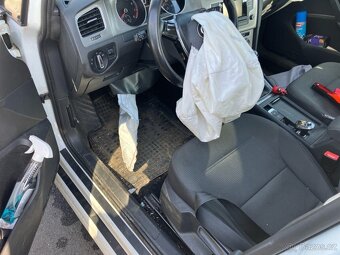 Havarovaný vw golf 7 - 6