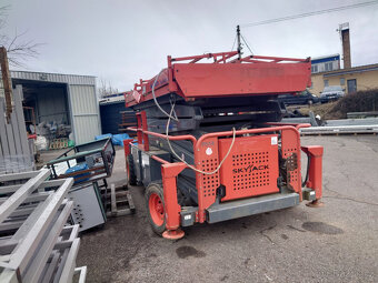 Nůžková pracovní plošina SKYJACK SJ 9250 - 6