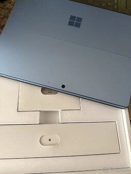 Microsoft Surface Pro 9 i7 / 16 GB / 256+ GB SSD - 6