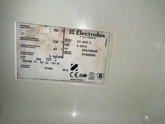 Lednice s mrazákem Electrolux – funkční, kompaktní rozměry - 6