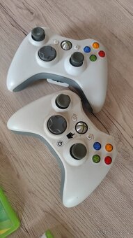 Xbox 360 + 2 ovladače + 4 hry - 6