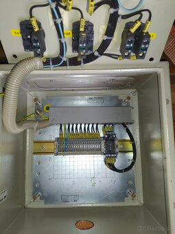 Kovový elektro rozvaděč s ovládačkou - 6