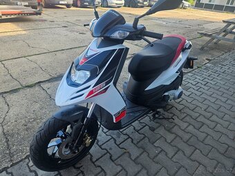 Aprilia SR Motard, 125cm3, r.v. 2014 - 6