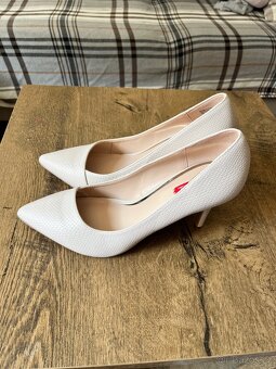 Krasne svatebni saty - 6