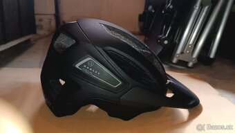 Prilba OAKLEY DRT 3 - 6