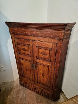 Starožitná rohová skříňka - 6