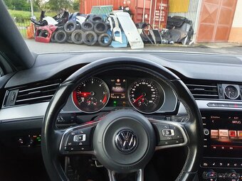 Budíky VW Passat B8 r.v. 2016 barevné. - 6