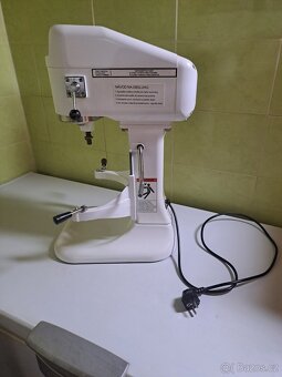 UNIVERZÁLNÍ KUCHYŇSKÝ ROBOT - 6