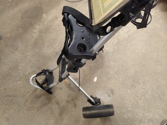 Prodám golfový vozík na hole - 6